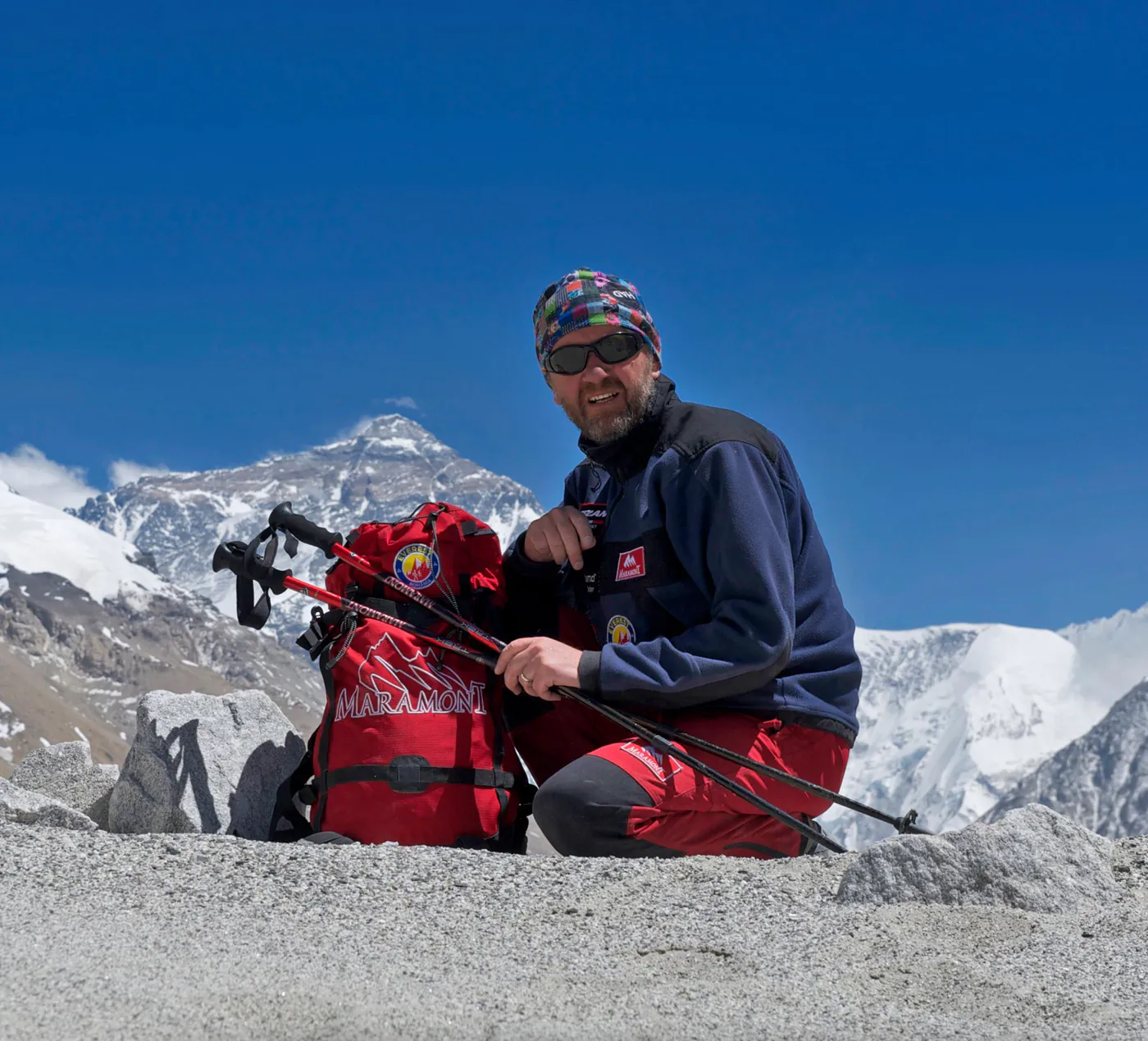 Gabriel Motica, fotograf și alpinist, cu rucsacul „Maramureș” în Himalaya